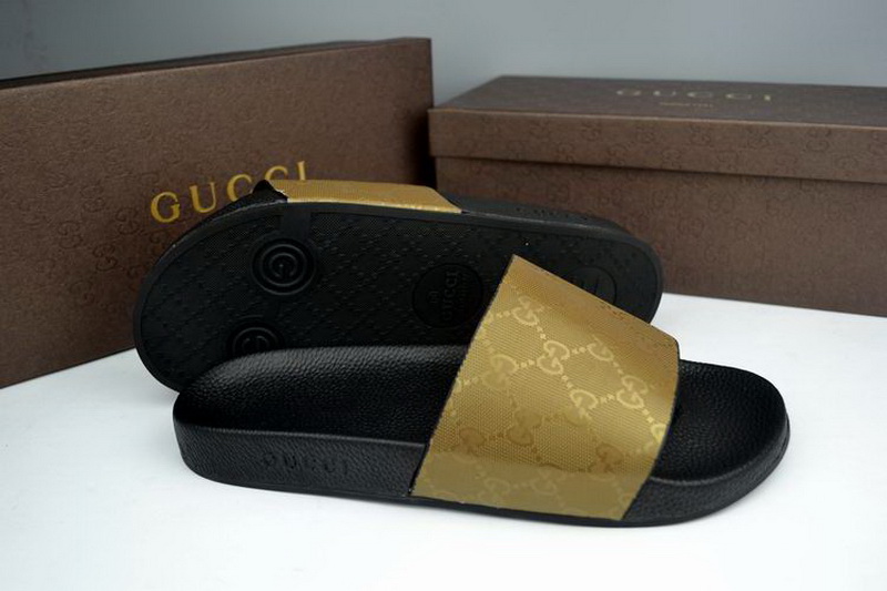 Gucci Slippers Woman--182